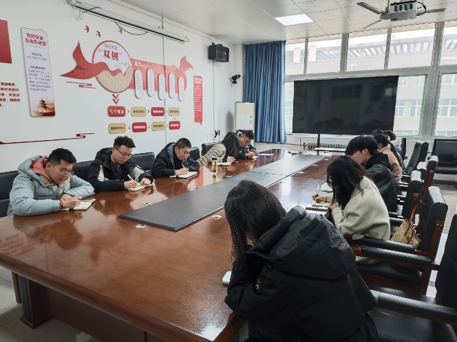 会议室里的人们AI 生成的内容可能不正确。